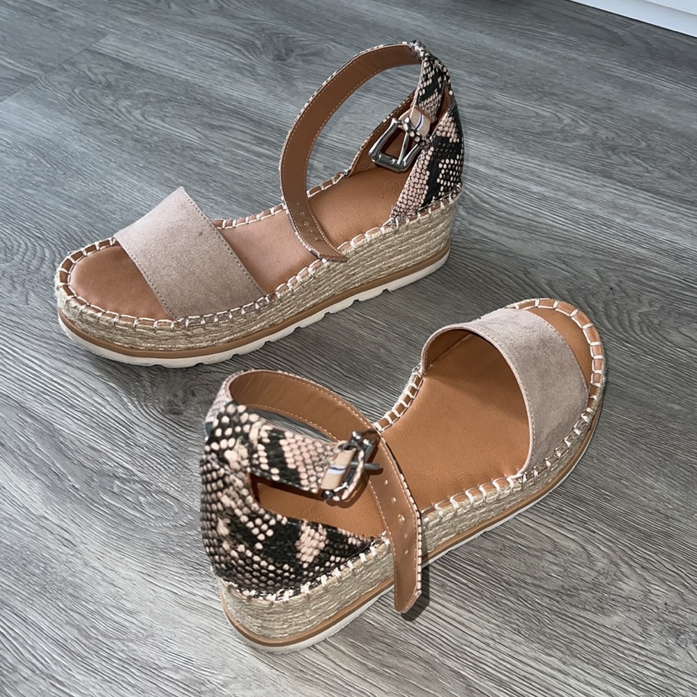 Comfy Wedges - Picture 2 of 5